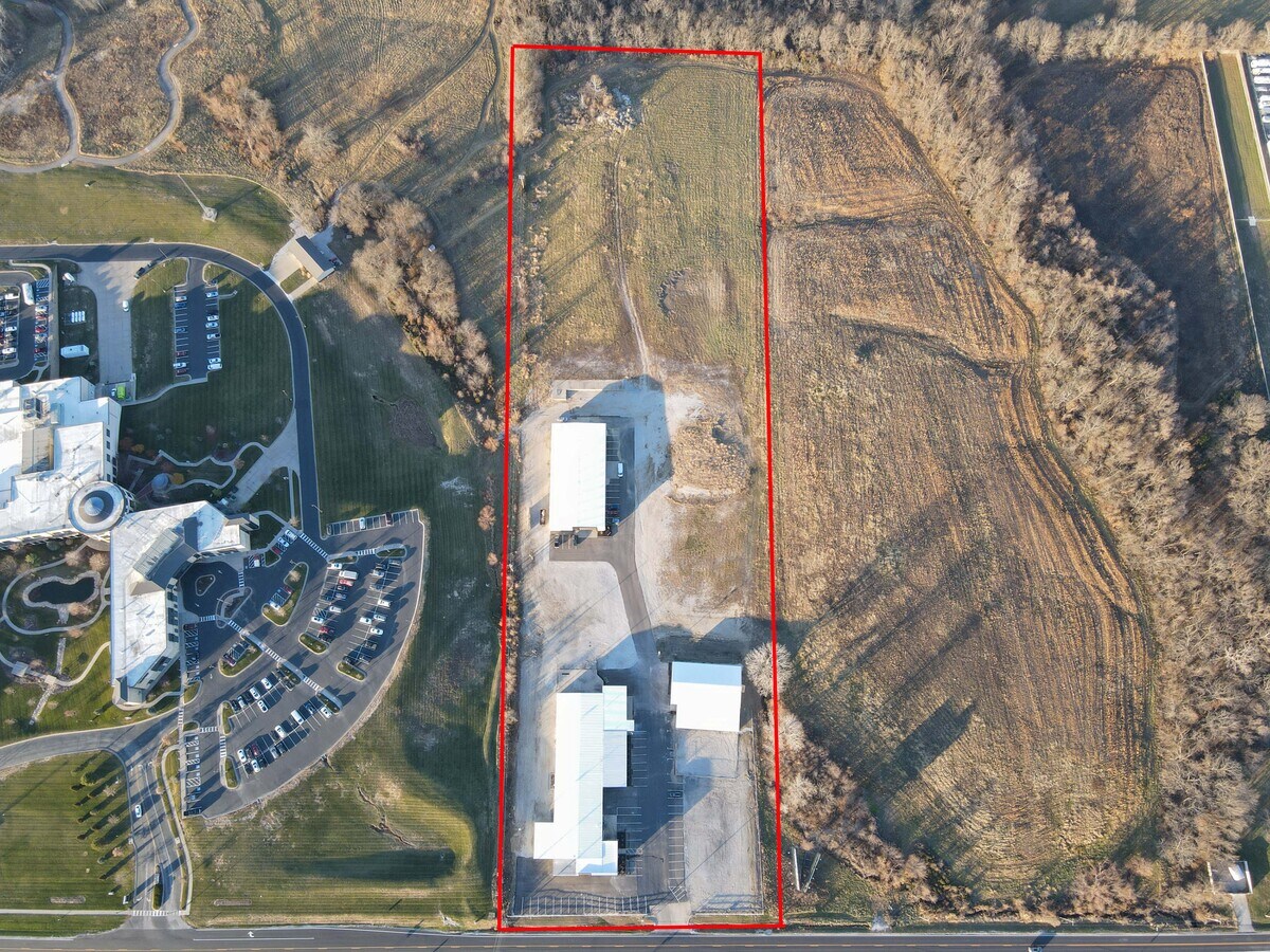 26062620 E Rock Haven Rd, Harrisonville, MO 64701