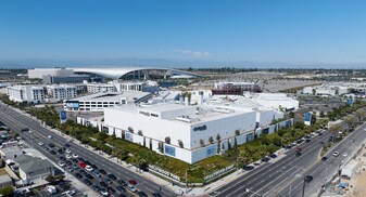 Shops at Hollywood Park - Pub