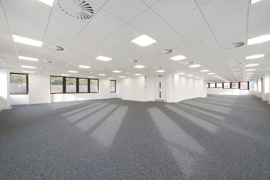 41-51 Brighton Rd, Redhill for lease - Interior Photo - Image 3 of 8