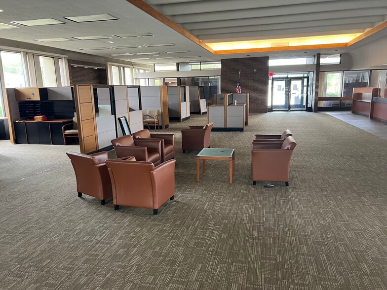 908 S Fisk St, Green Bay, WI for lease - Building Photo - Image 3 of 10