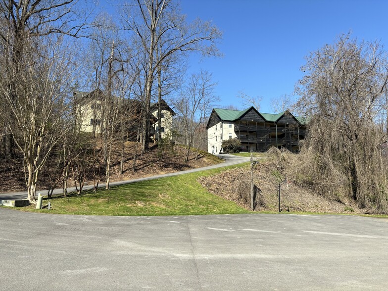 2525 Goldrush Rd, Sevierville, TN for sale - Building Photo - Image 1 of 17