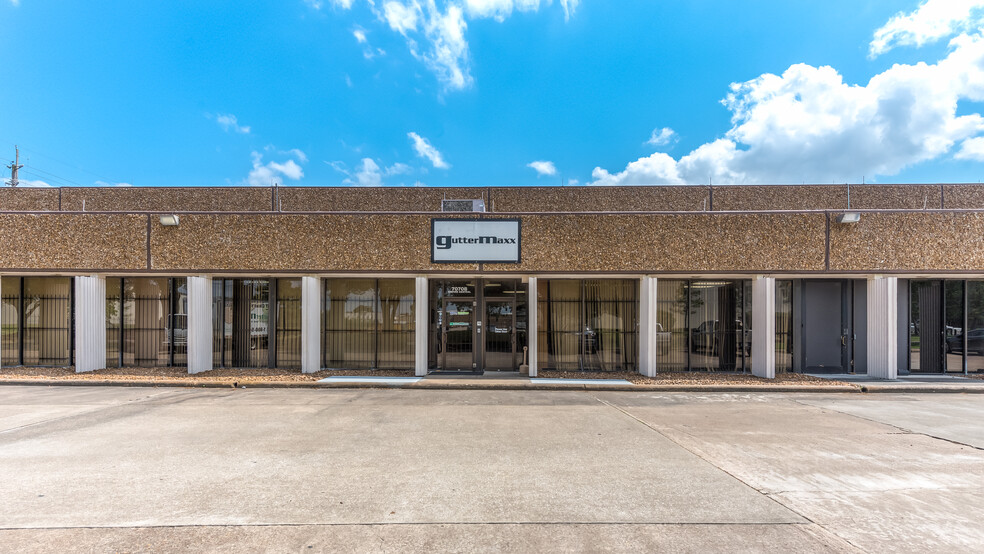 7000-7070 Empire Central Dr, Houston, TX for lease - Building Photo - Image 3 of 8