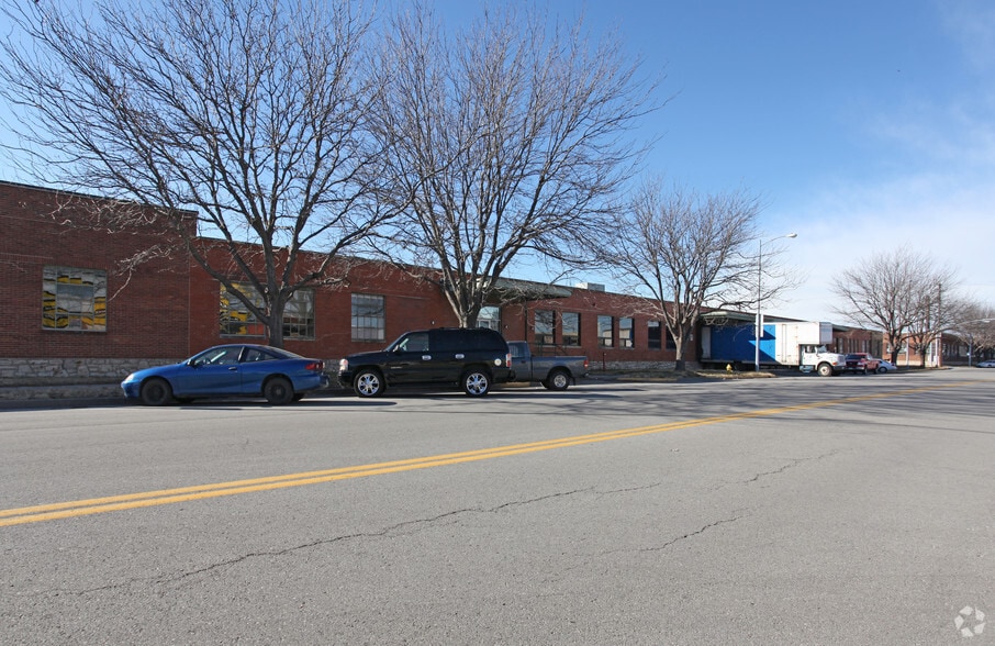 1312-1324 Swift Ave, North Kansas City, MO for lease - Building Photo - Image 2 of 5