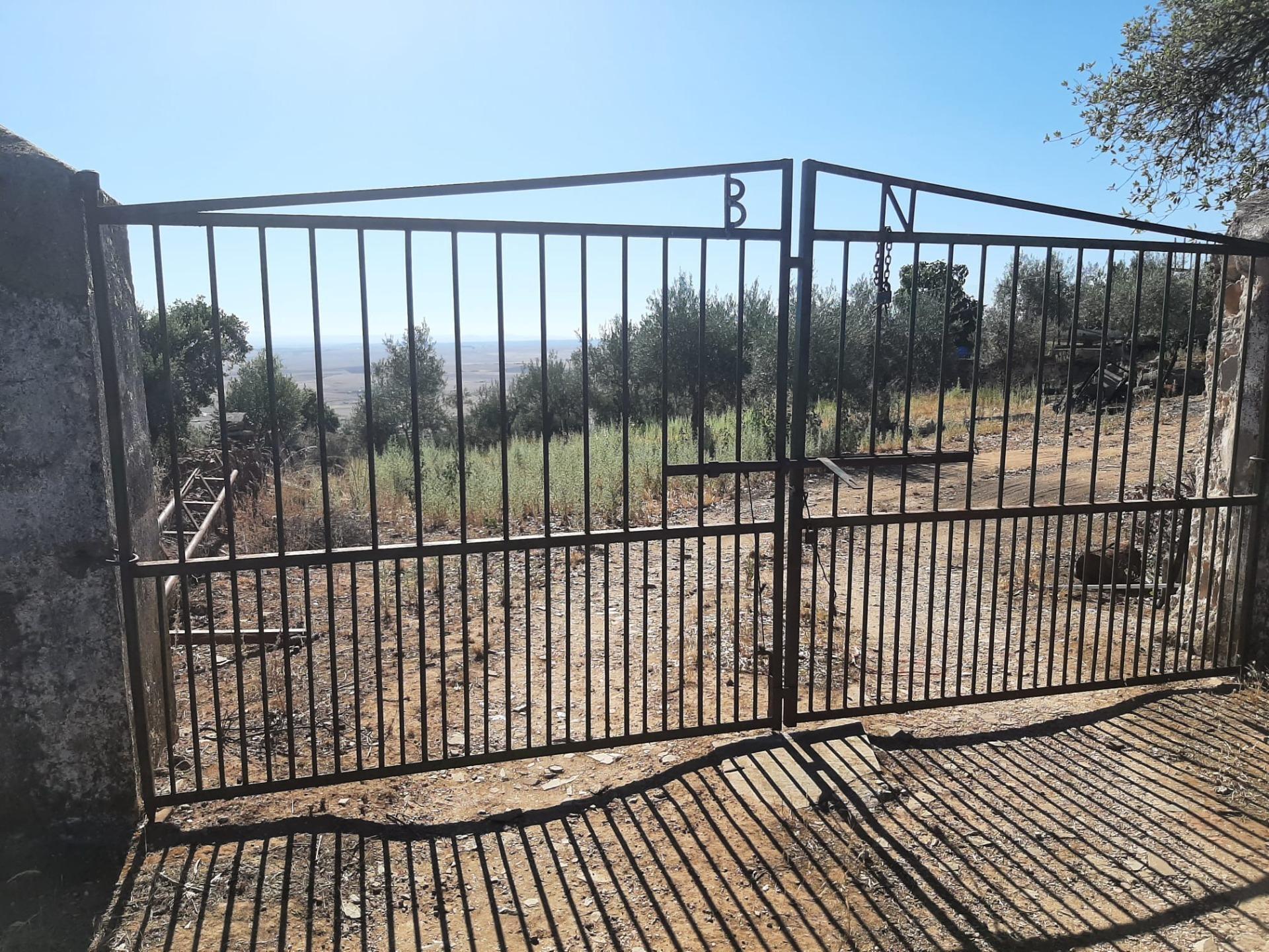 Land in Sierra de Fuentes for sale Building Photo- Image 1 of 18