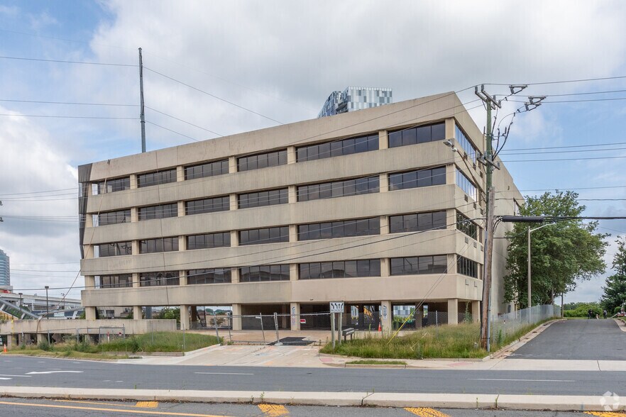 1568 Spring Hill Rd, McLean, VA for sale - Primary Photo - Image 1 of 1