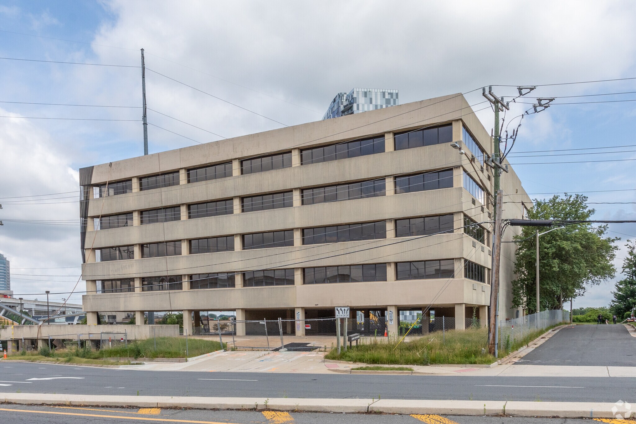 1568 Spring Hill Rd, McLean, VA for sale Primary Photo- Image 1 of 1