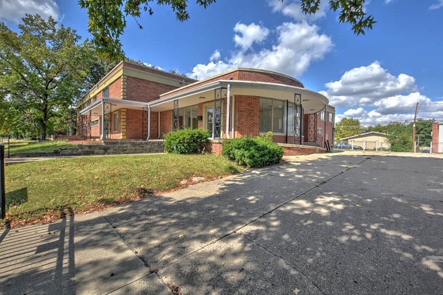 334 W Main St, Decatur, IL for sale - Building Photo - Image 1 of 1