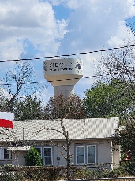 3 Commercial Assets portfolio of 3 properties for sale on LoopNet.com - Building Photo - Image 1 of 6