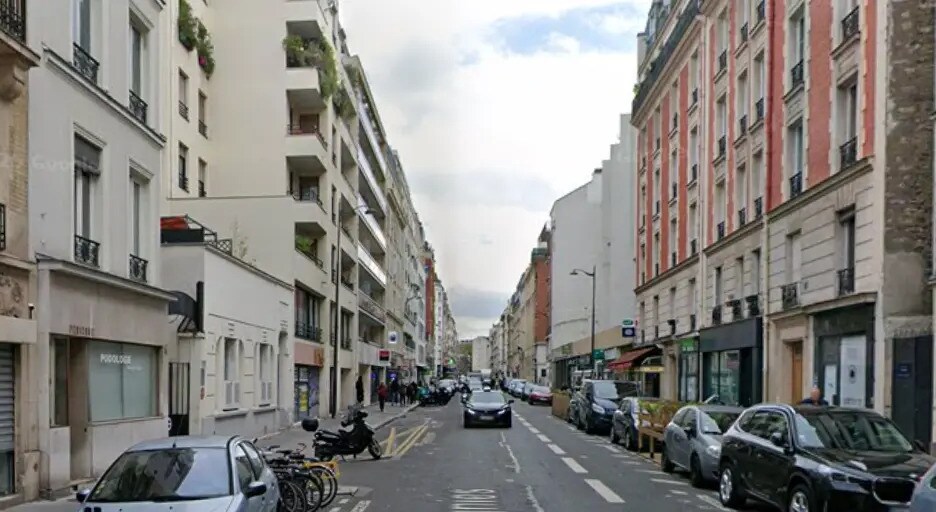 Retail in Paris for lease - Building Photo - Image 2 of 2