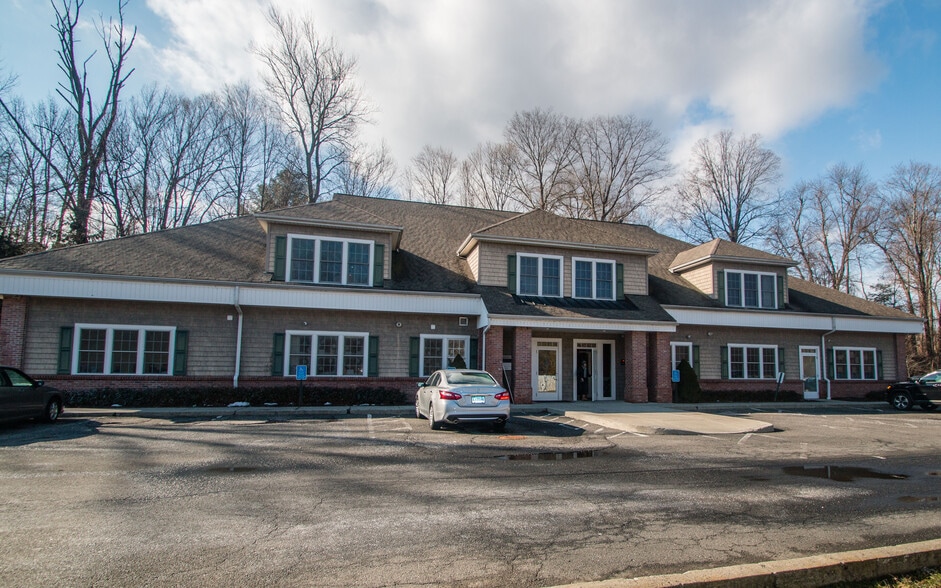 35 Copps Hill Rd, Ridgefield, CT for lease - Building Photo - Image 3 of 3