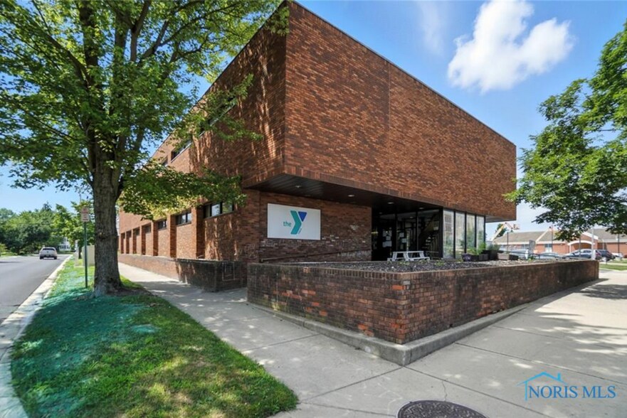 231 E Lincoln St, Findlay, OH for sale - Building Photo - Image 2 of 7