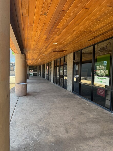 5130 N 19th Ave, Phoenix, AZ for lease - Building Photo - Image 2 of 4