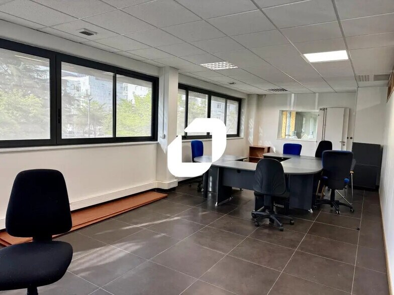 Office in Grenoble for lease - Building Photo - Image 2 of 13