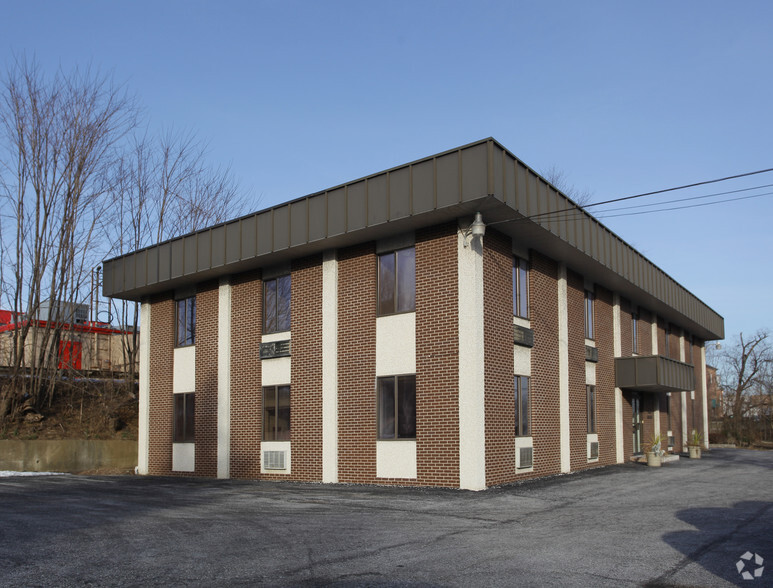 20 S 36th St, Camp Hill, PA for lease - Primary Photo - Image 1 of 2