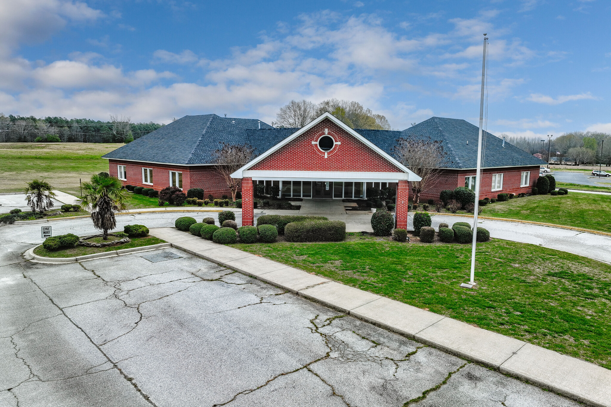 512 Professional Park Rd, Clinton, SC for sale Building Photo- Image 1 of 38