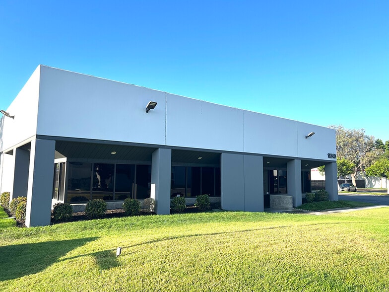 11240 Young River Ave, Fountain Valley, CA for lease - Building Photo - Image 2 of 5