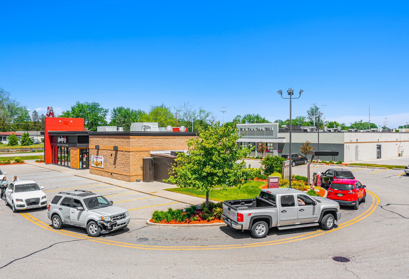 3922 Lake Michigan Dr, Grand Rapids, MI 49534