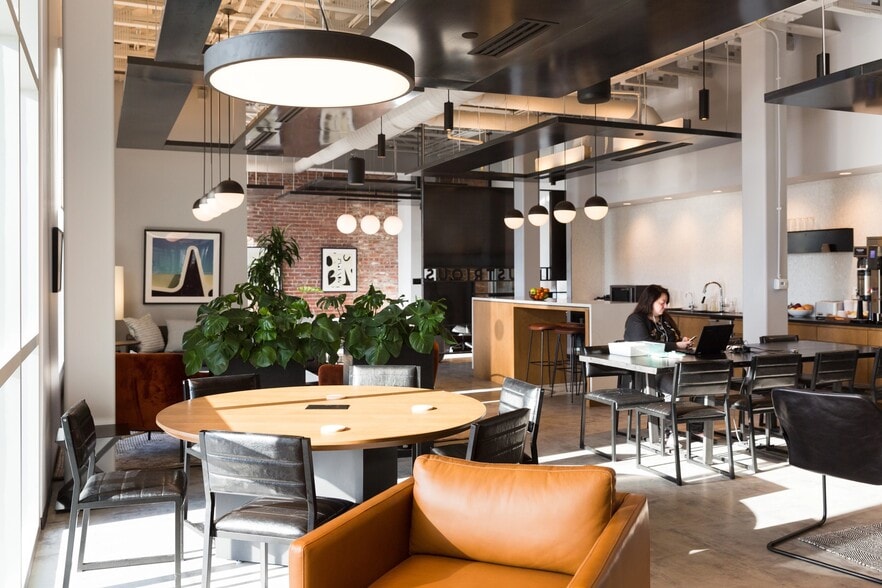 350 Massachusetts Ave, Indianapolis, IN for lease - Interior Photo - Image 3 of 8