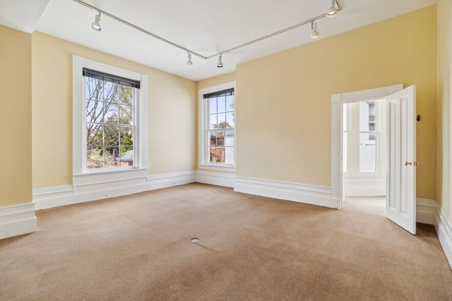 239 N Broadway, Lexington, KY for sale - Building Photo - Image 3 of 39