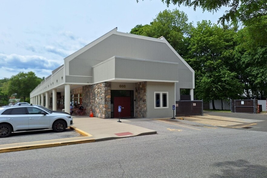 666 Main Ave, Norwalk, CT for lease - Building Photo - Image 3 of 5