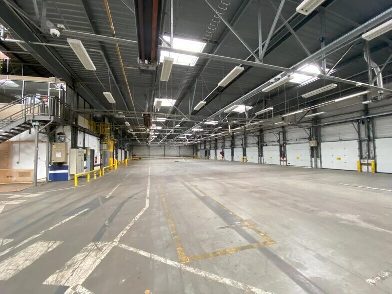 Flex in Roubaix for lease - Building Photo - Image 2 of 11