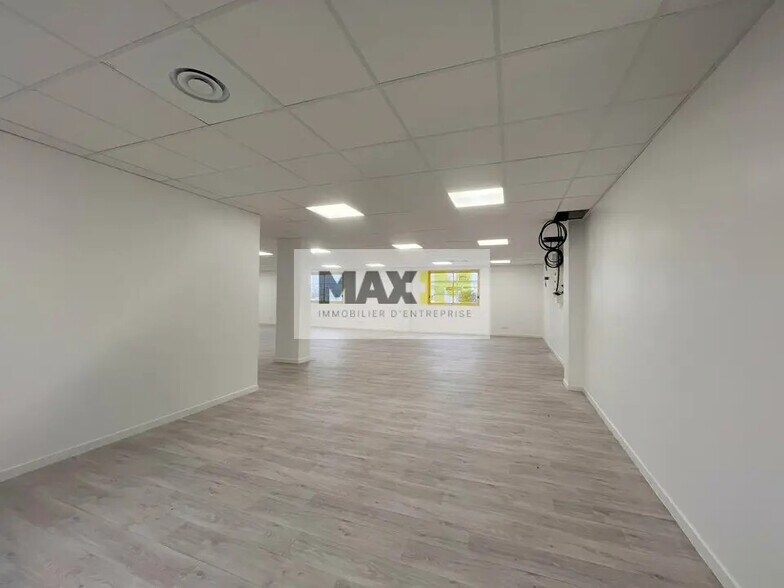 13 Rue De La Houe, Quetigny for sale - Interior Photo - Image 2 of 3