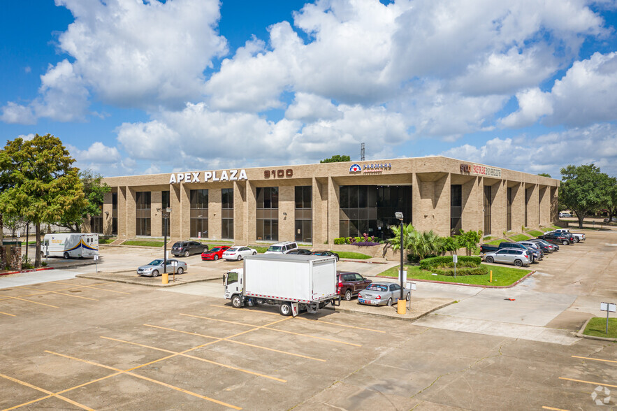 9100 Southwest Fwy, Houston, TX for lease - Building Photo - Image 2 of 5