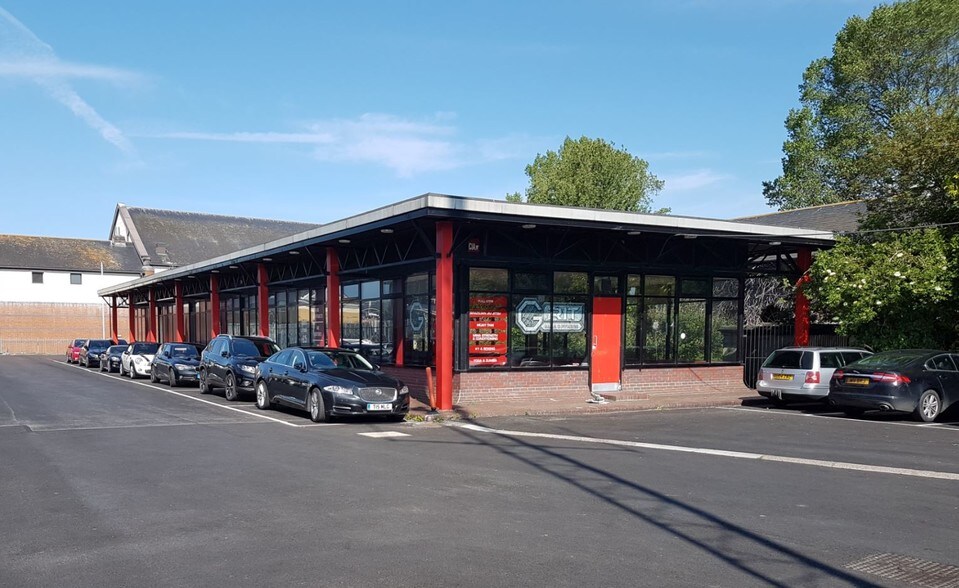 Station Approach, Chichester for sale - Primary Photo - Image 1 of 1