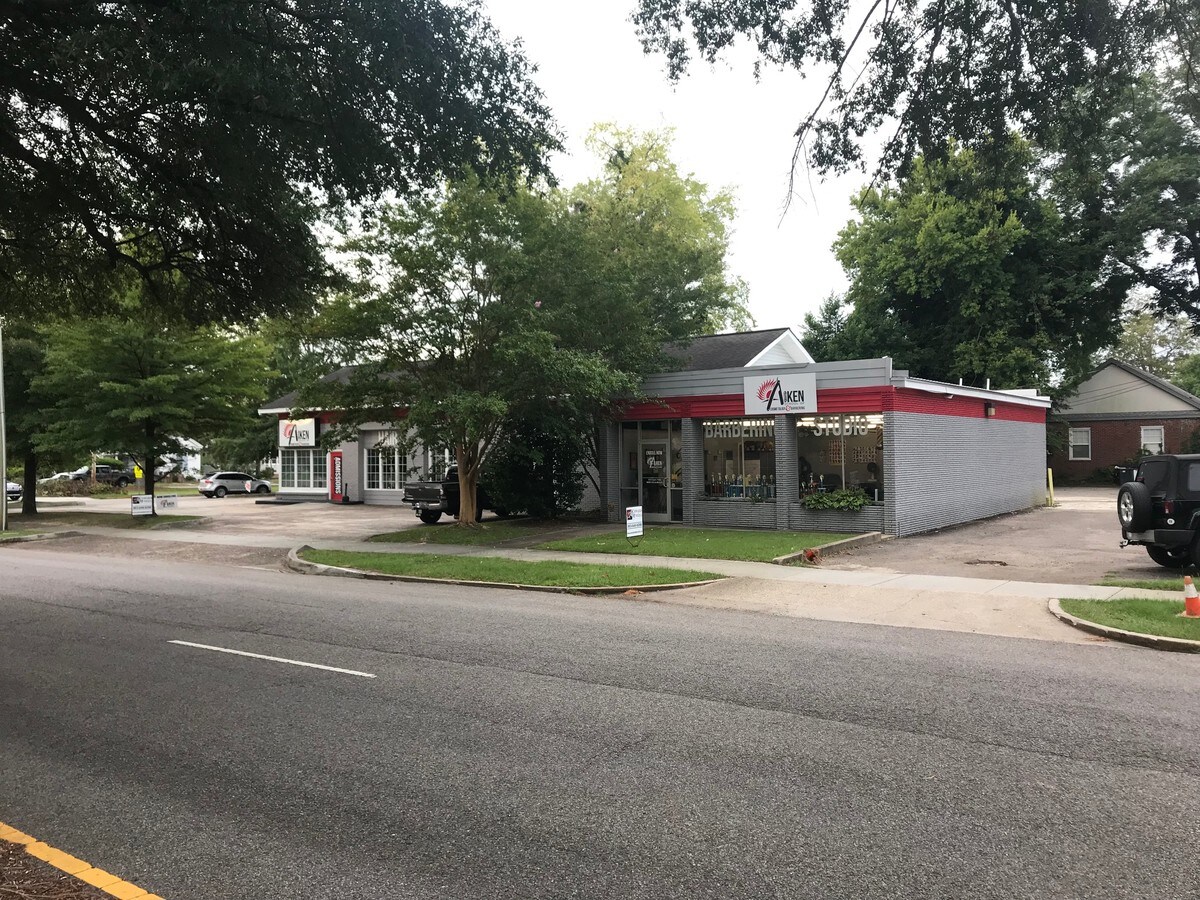 215 Richland Ave E, Aiken, SC 29801