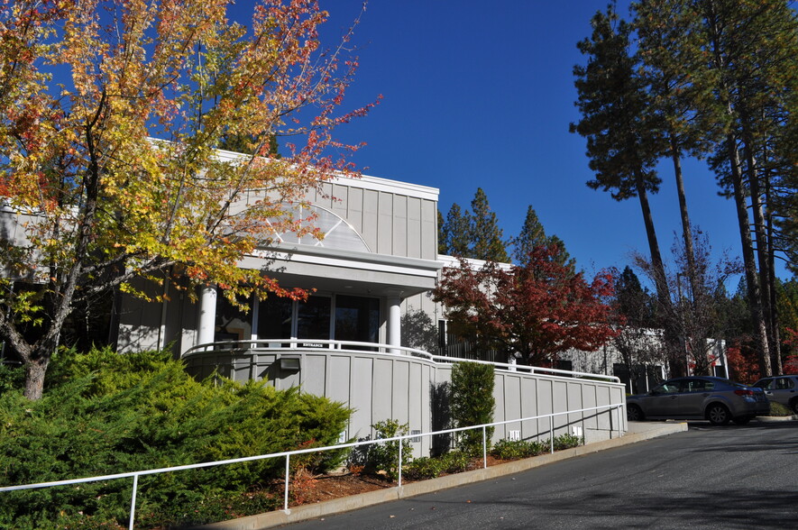 443 Crown Point Cir, Grass Valley, CA for lease - Building Photo - Image 3 of 5