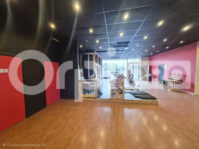 Retail in Tinqueux for lease - Interior Photo - Image 2 of 4