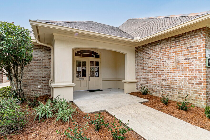 2645 O'Neal Ln, Baton Rouge, LA 70816