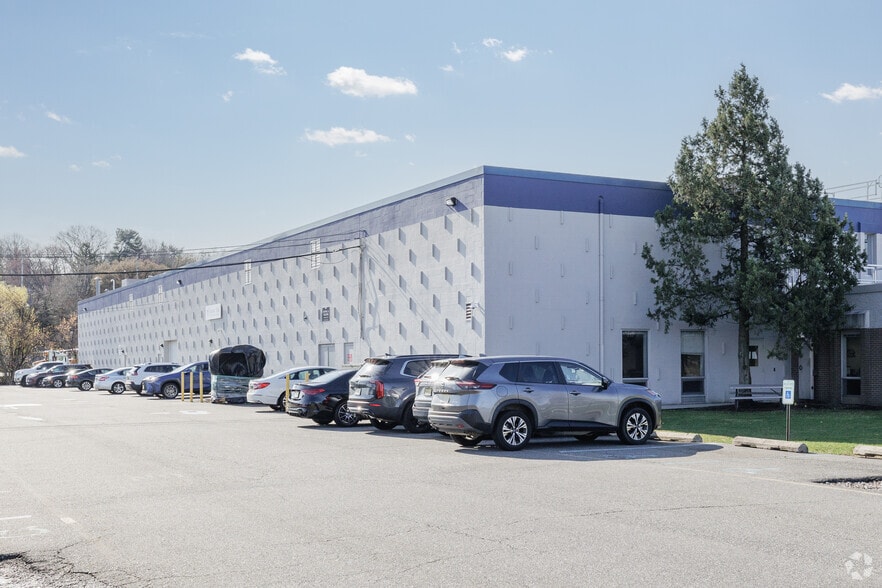 600 Willow Tree Rd, Leonia, NJ for lease - Building Photo - Image 3 of 7