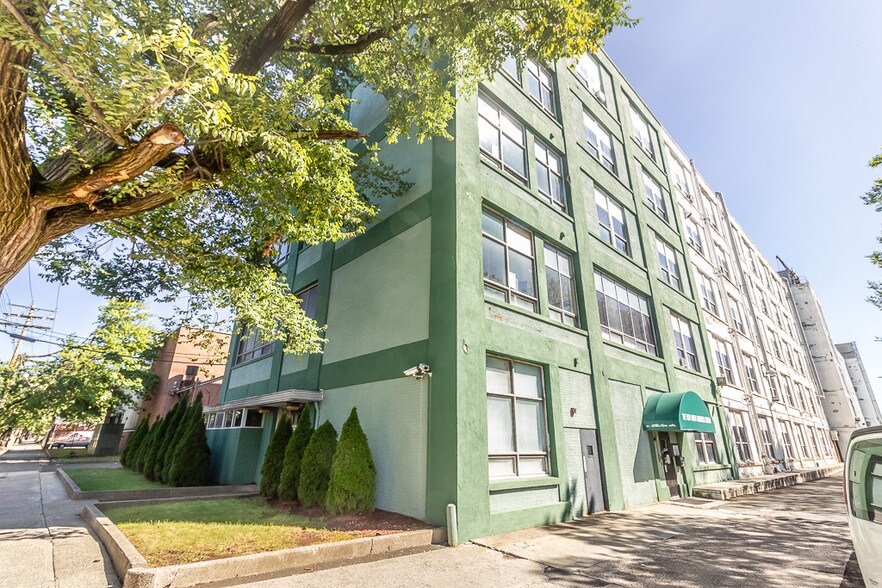 8991 Shelton Ave, New Haven, CT 06511