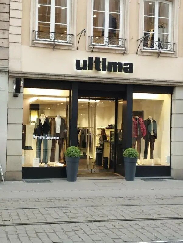 Retail in Strasbourg for lease Building Photo- Image 1 of 4