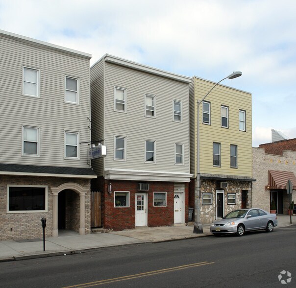 271 Broadway, Bayonne, NJ for sale - Primary Photo - Image 1 of 1