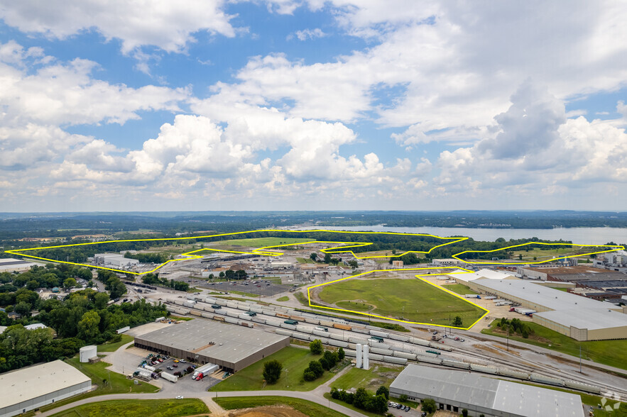 1002 Industrial Dr, Old Hickory, TN for lease - Primary Photo - Image 1 of 22