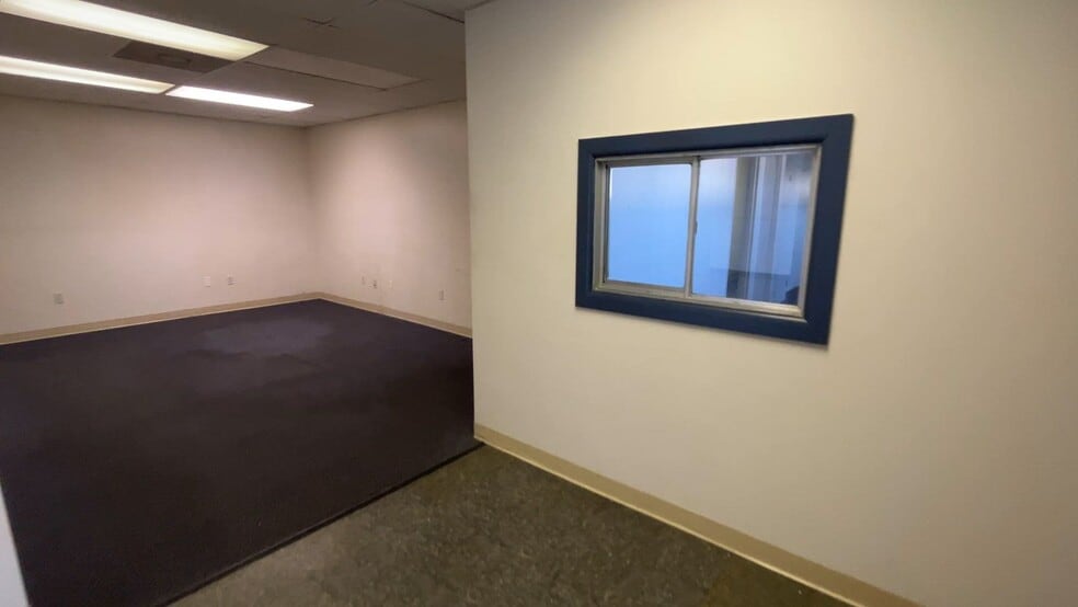 418 Caredean Dr, Horsham, PA for lease - Commercial Listing Video - Image 3 of 8