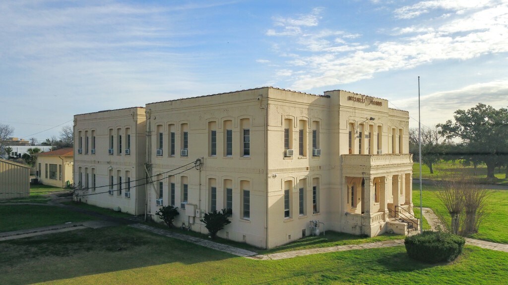 306 E Commercial St, Victoria, TX 77901