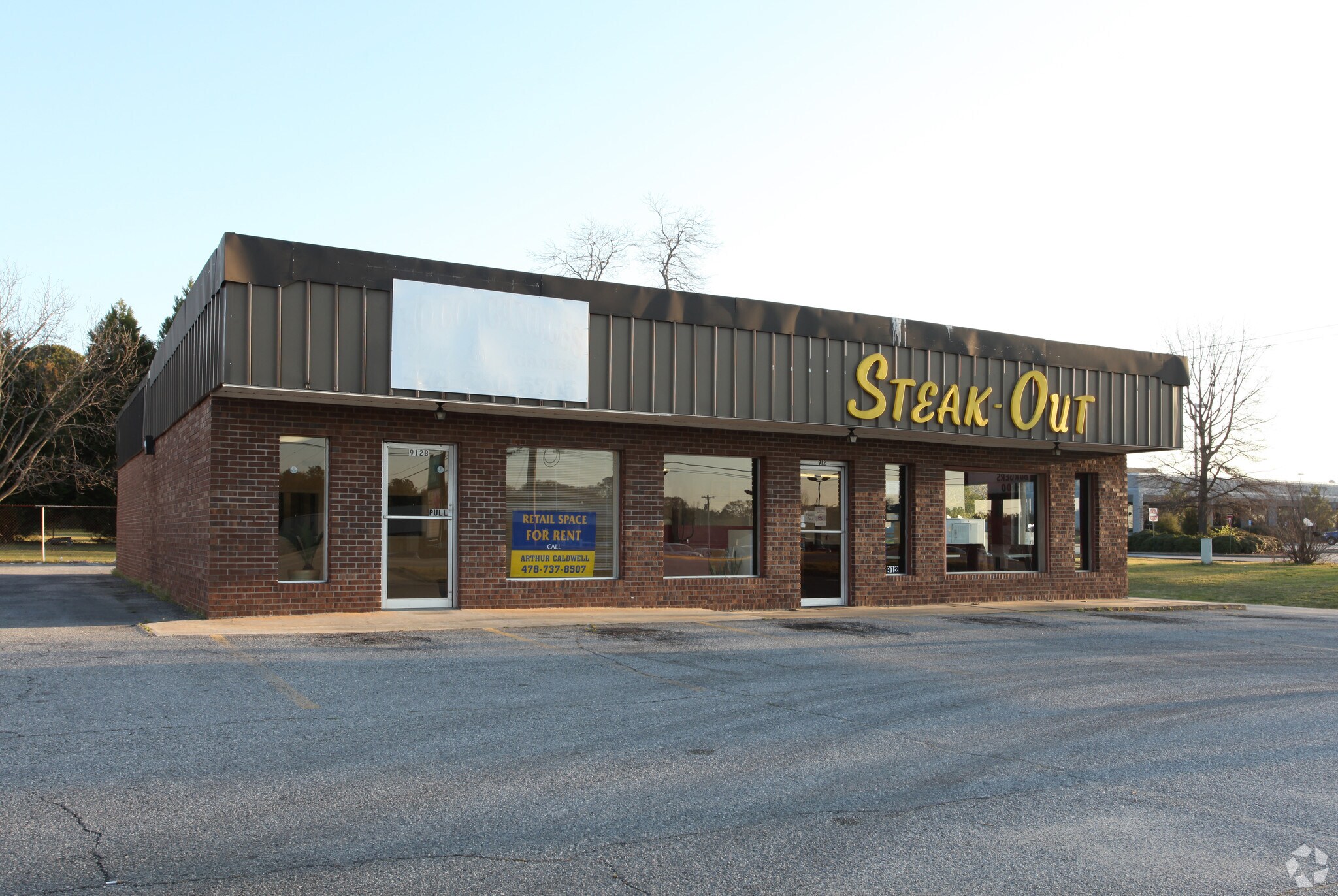 912 Richard B Russell Pky, Warner Robins, GA for sale Primary Photo- Image 1 of 1