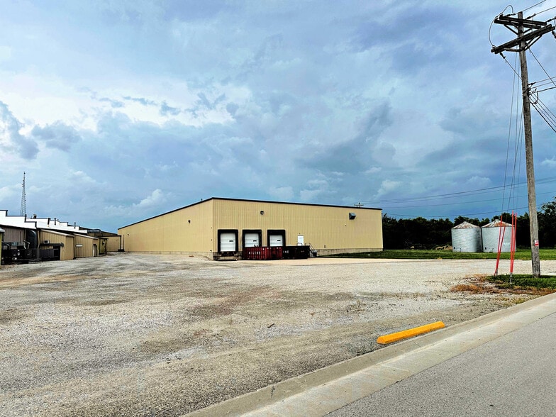 701 A Ave, Grundy Center, IA for lease - Building Photo - Image 1 of 4