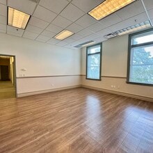 1111 W 39th St, Kansas City, MO for lease Interior Photo- Image 2 of 3