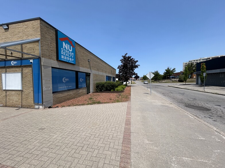 140 York Blvd, Richmond Hill, ON for lease - Building Photo - Image 3 of 6