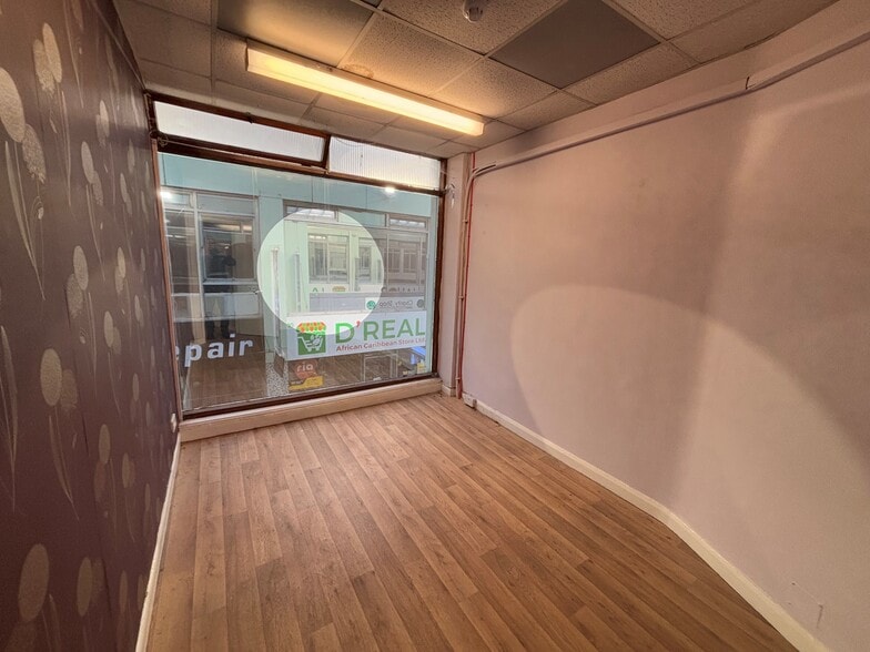 1-18 Church Arcade, Bedford for lease - Building Photo - Image 3 of 60