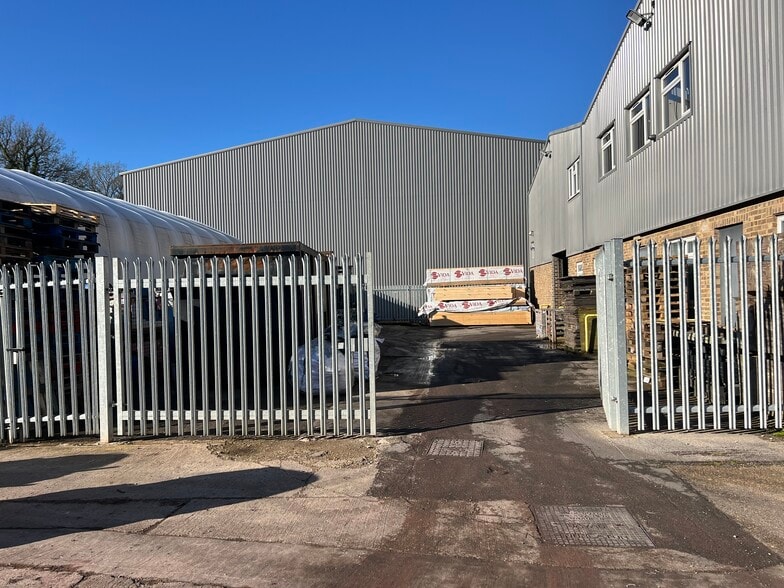 Unit 12 Maydwell Avenue, Stane Street, Slinfold, Horsham for lease - Building Photo - Image 3 of 26