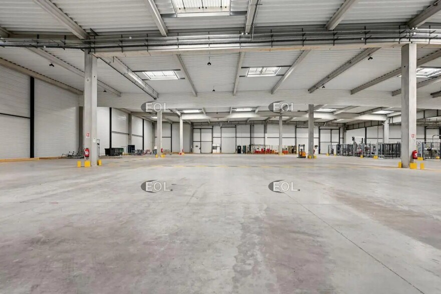 Flex in Sucy-en-Brie for lease - Building Photo - Image 3 of 19