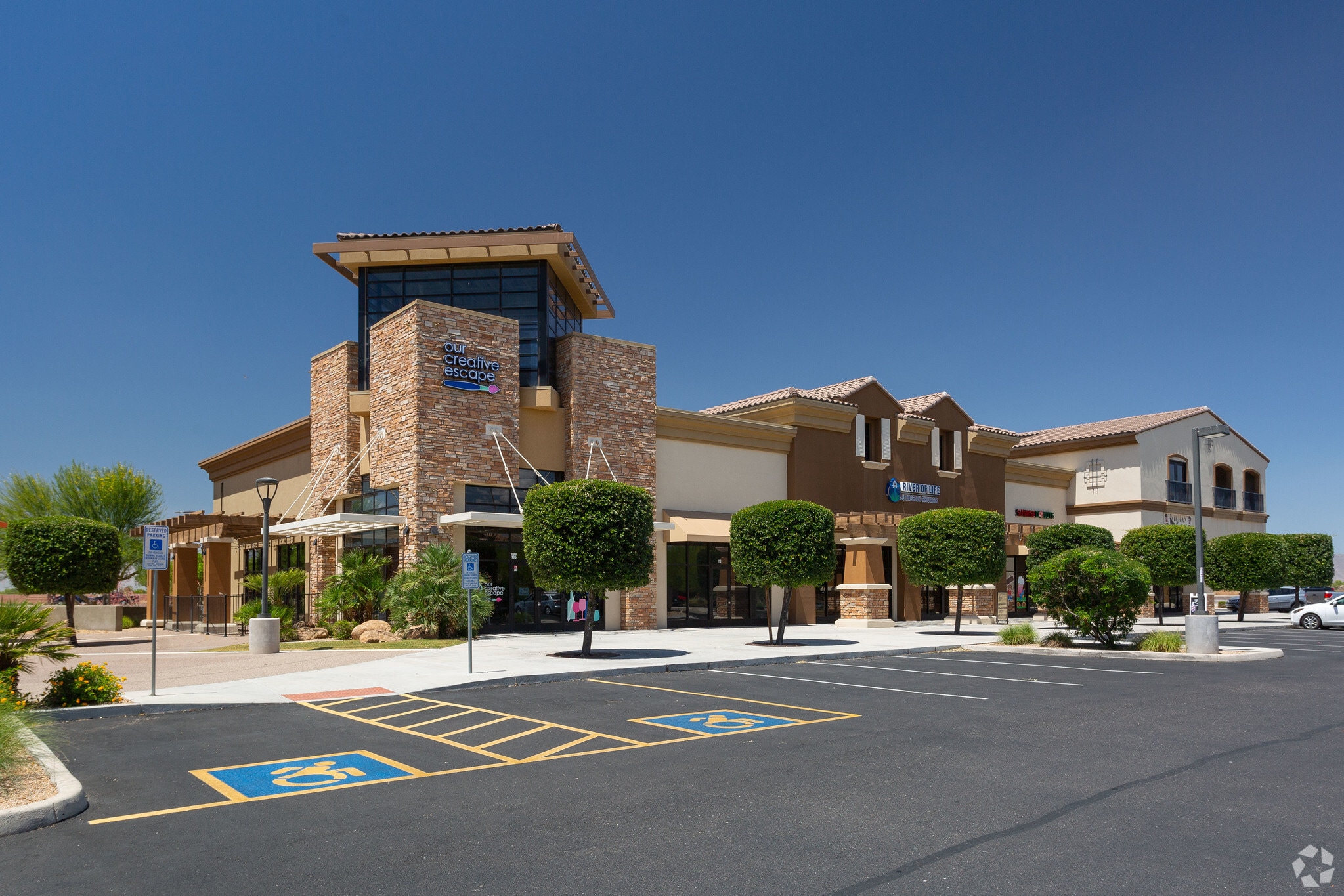 725 S Estrella Pky, Goodyear, AZ for sale Primary Photo- Image 1 of 27