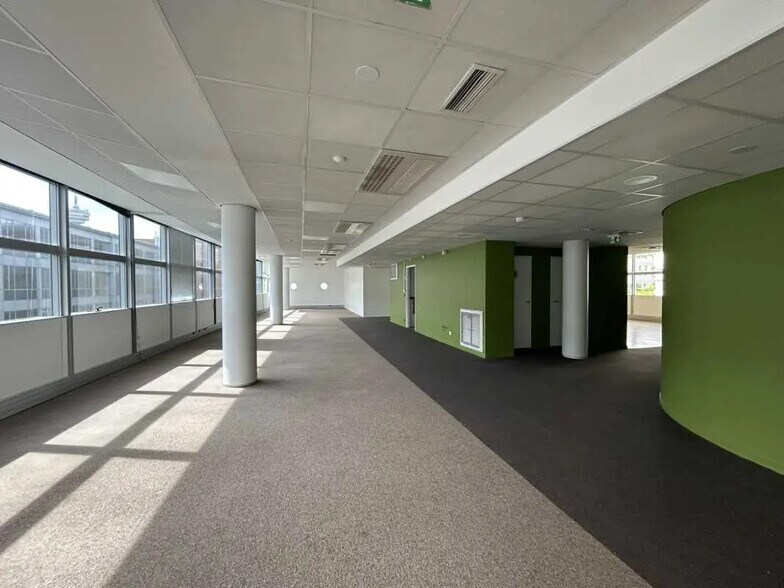 Office in Pantin for lease - Interior Photo - Image 3 of 17