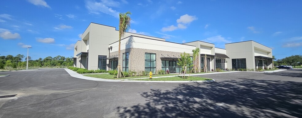9606 Bernpine Ct, Bonita Springs, FL for lease - Building Photo - Image 1 of 18