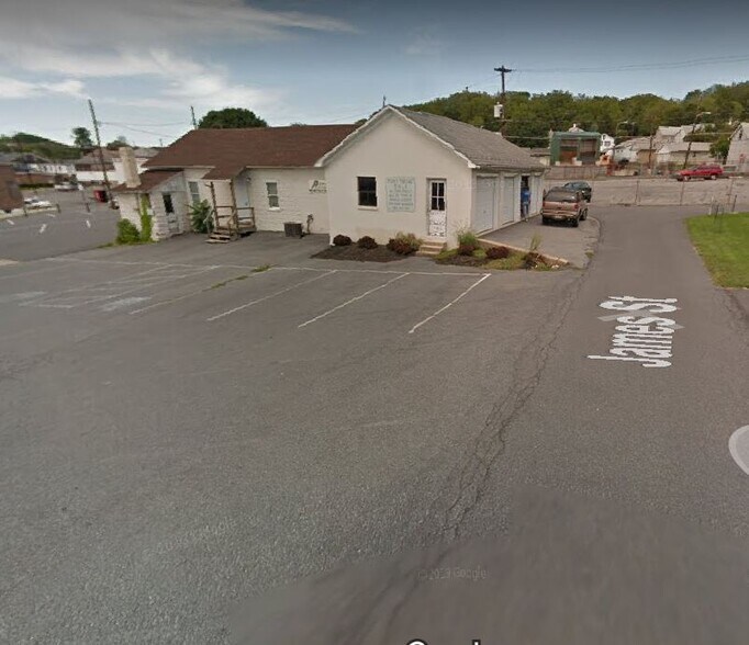 117 E Main St, Bath, PA 18014